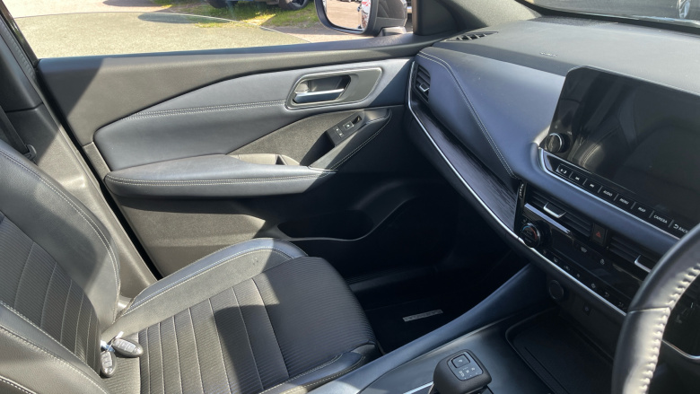 Nissan Qashqai 1.3 DiG-T MH 158 Tekna 5dr Xtronic Petrol Hatchback